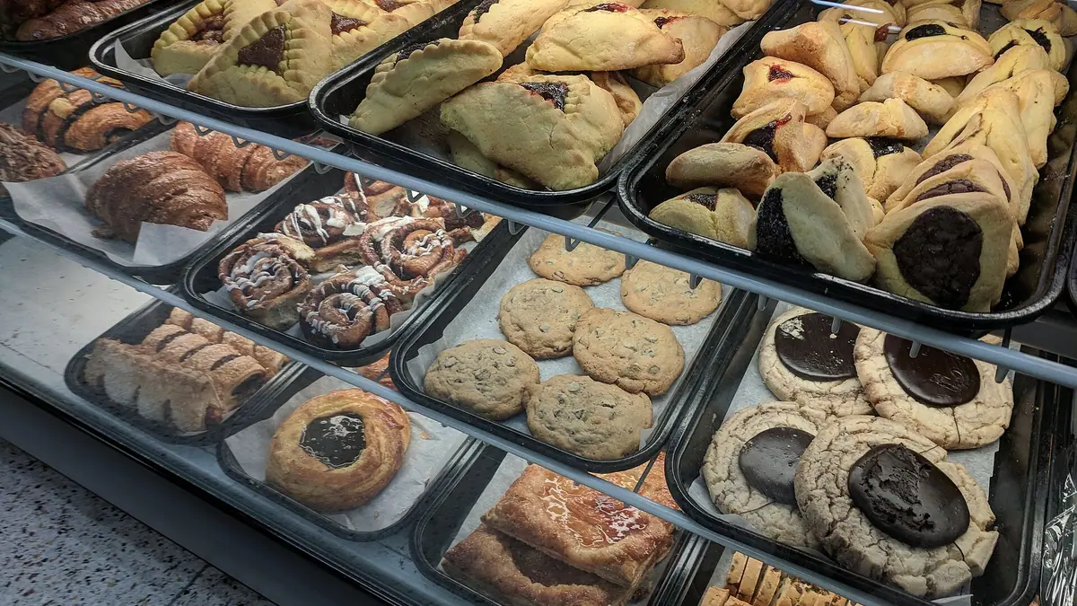 Elle's Bakery – bakery in Rainham town centre